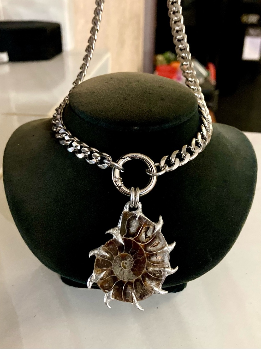 Genuine ammonite fossil shell with spikes on cuban chain choker necklace - Picture 12 of 15